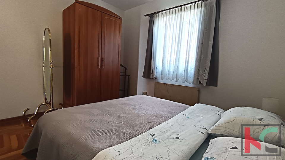 ISTRA&comma; TAR&comma; TROSOBAN STAN S POGLEDOM NA MORE &num;PRODAJA