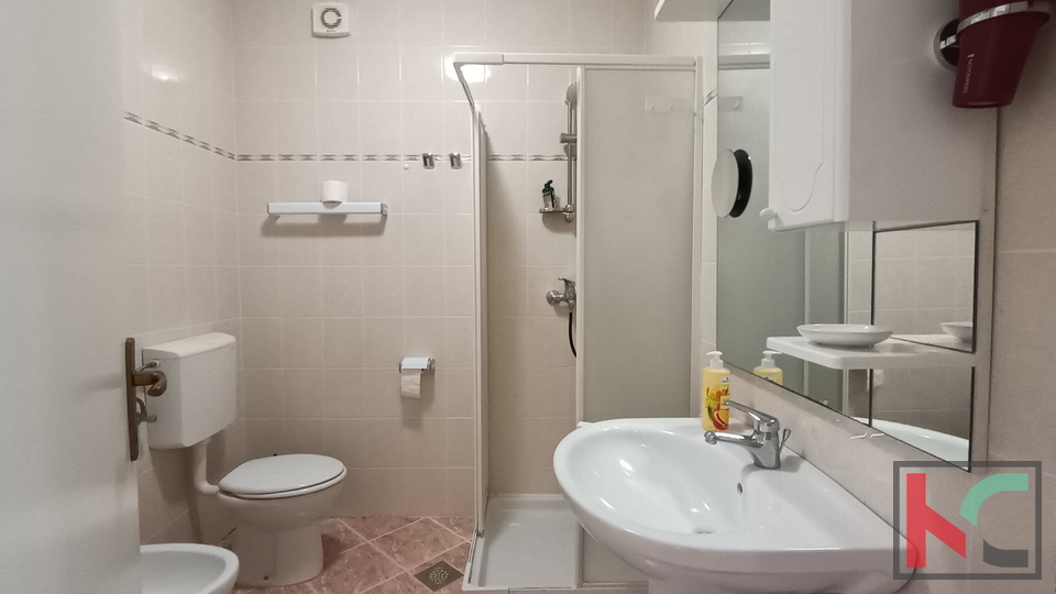 ISTRA&comma; TAR&comma; TROSOBAN STAN S POGLEDOM NA MORE &num;PRODAJA