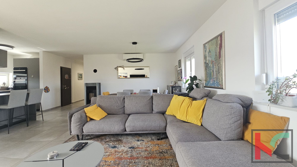 PULA&comma; VALDEBEK&comma; PREKRASAN PENTHOUSE SA TRI SPAVA&Cacute;E SOBE &num;PRODAJA