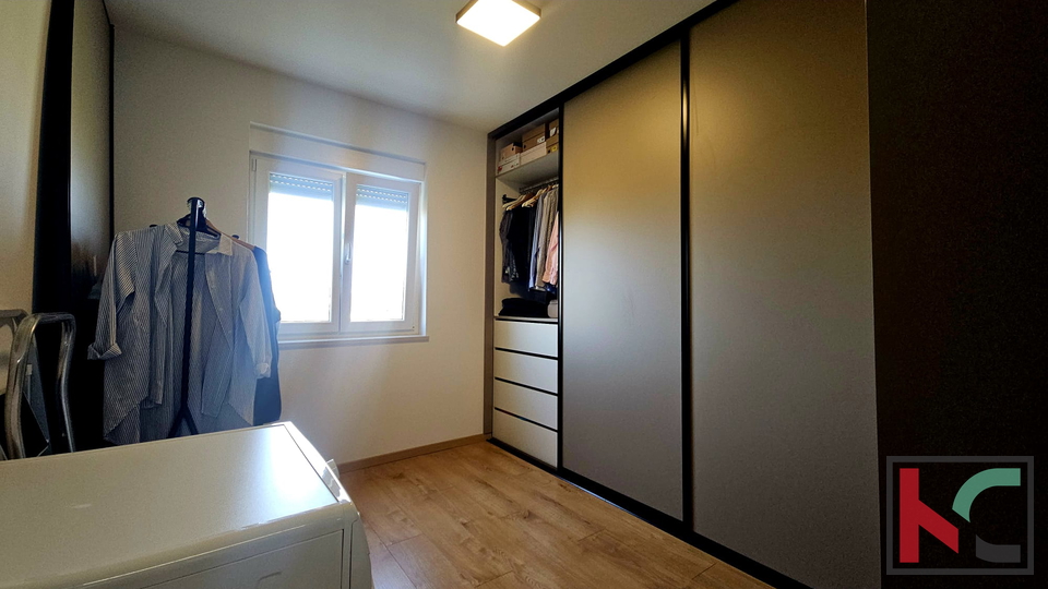 PULA&comma; VALDEBEK&comma; PREKRASAN PENTHOUSE SA TRI SPAVA&Cacute;E SOBE &num;PRODAJA