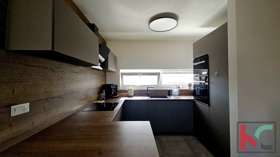 PULA&comma; VALDEBEK&comma; PREKRASAN PENTHOUSE SA TRI SPAVA&Cacute;E SOBE &num;PRODAJA