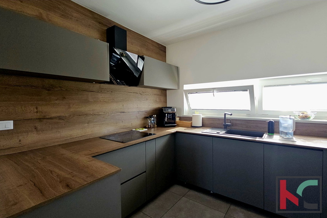 PULA, VALDEBEK, PREKRASAN PENTHOUSE SA TRI SPAVAĆE SOBE #PRODAJA