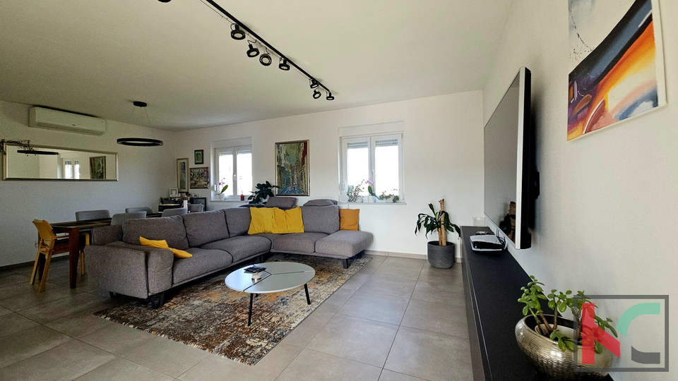 PULA&comma; VALDEBEK&comma; PREKRASAN PENTHOUSE SA TRI SPAVA&Cacute;E SOBE &num;PRODAJA