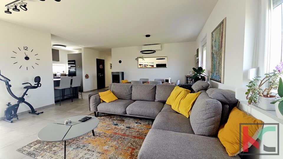 PULA&comma; VALDEBEK&comma; PREKRASAN PENTHOUSE SA TRI SPAVA&Cacute;E SOBE &num;PRODAJA