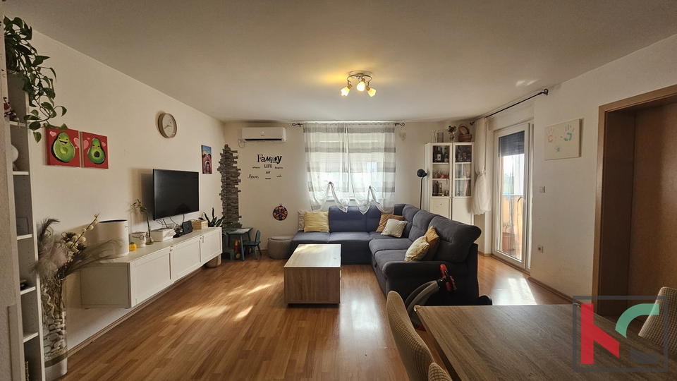 ISTRA&comma; PULA&comma; OBITELJSKI STAN 2SS&plus;DB NA MIRNOJ LOKACIJI&comma; &num;PRODAJA