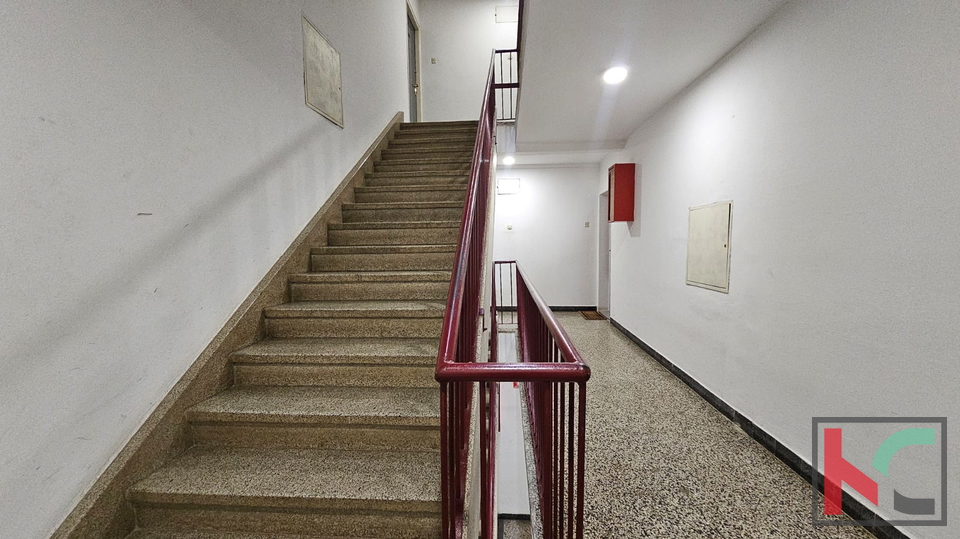 PULA&comma; CENTAR&comma;  MODERNO URE&Dstrok;EN STAN 1SS&plus;DB SA BALKONOM&comma; &num;PRODAJA