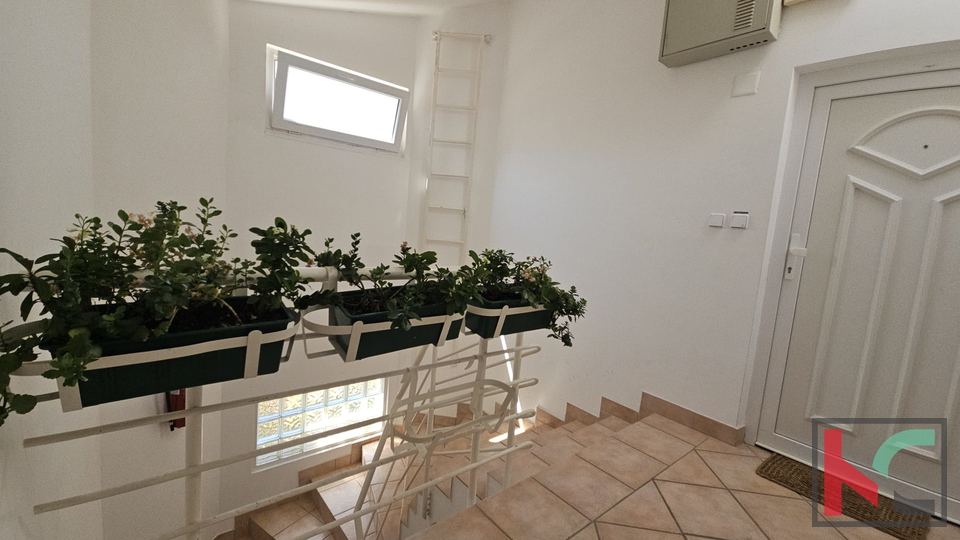 &Scaron;TINJAN&comma; PREKRASAN URE&Dstrok;EN STAN SA POGLEDOM NA MORE&comma; 37M2 &num;PRODAJA