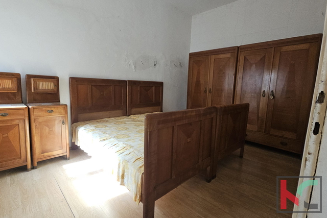 PULA, CENTAR, STAN ZA RENOVACIJU SA VRTOM I OSTAVOM, 2SS+DB #PRODAJA
