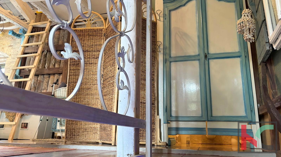 Krnica&comma; Mar&ccaron;ana&comma; renovirana rustikalna kamena ku&cacute;a s bazenom 136m2