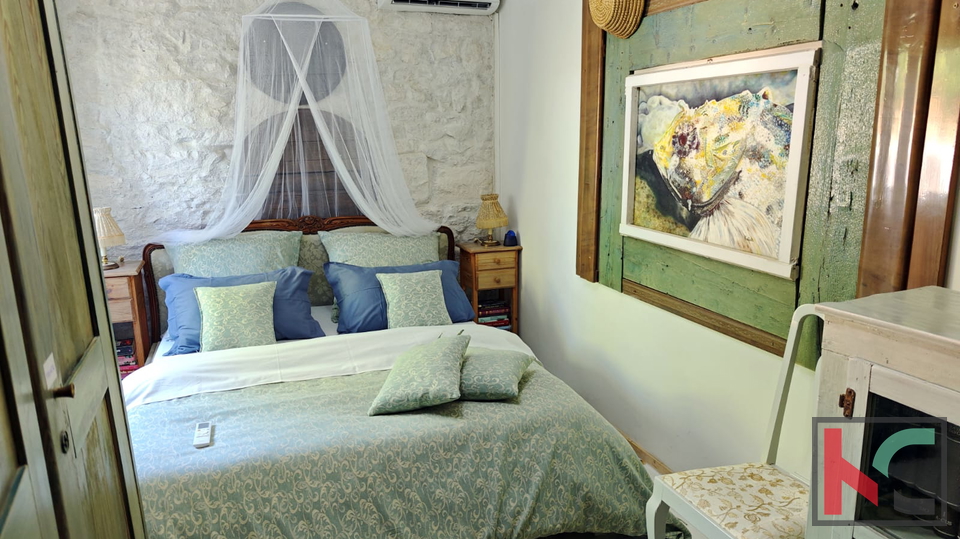 Krnica&comma; Mar&ccaron;ana&comma; renovirana rustikalna kamena ku&cacute;a s bazenom 136m2