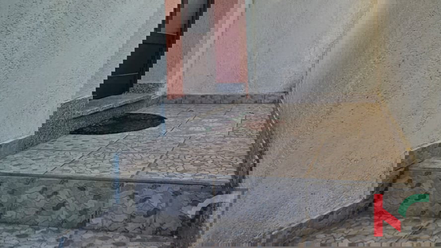 ISTRA, ROVINJ, BLIZINA CENTRA,KUĆA SA DVA STANA, BALKONOM I PARKIRNIM MJESTOM NA 119m2 #PRODAJA