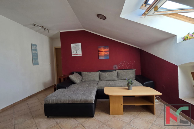 Pula, Veruda, appartamento con tre camere da letto 78,75m2 su due piani