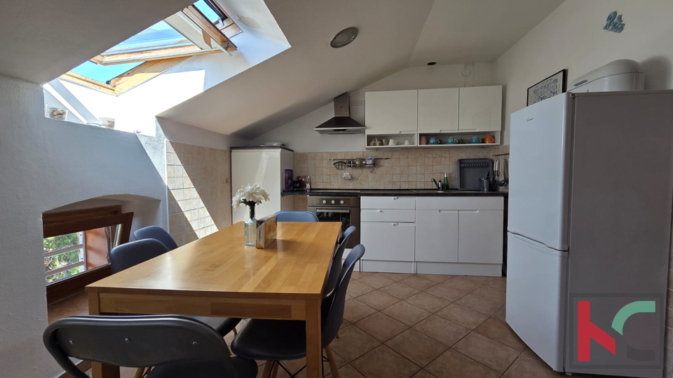 Pula&comma; Veruda&comma; appartamento con tre camere da letto 78&comma;75m2 su due piani