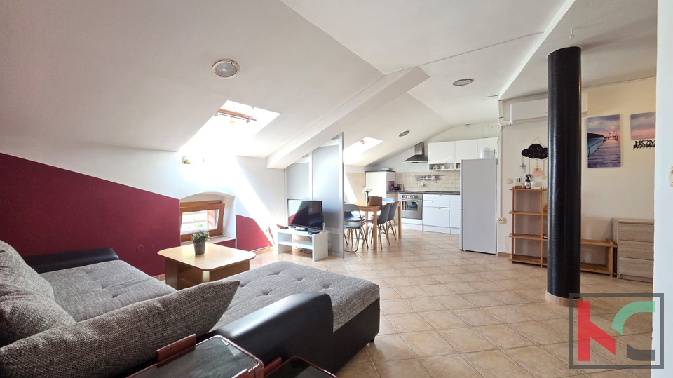 Pula&comma; Veruda&comma; appartamento con tre camere da letto 78&comma;75m2 su due piani