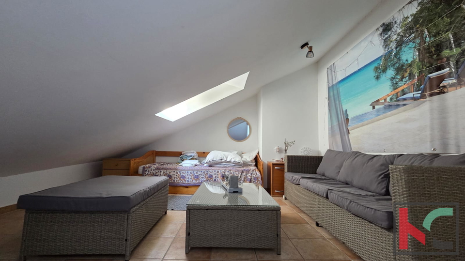 Pula&comma; Veruda&comma; appartamento con tre camere da letto 78&comma;75m2 su due piani