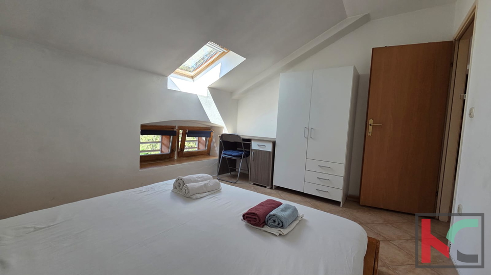 Pula&comma; Veruda&comma; appartamento con tre camere da letto 78&comma;75m2 su due piani