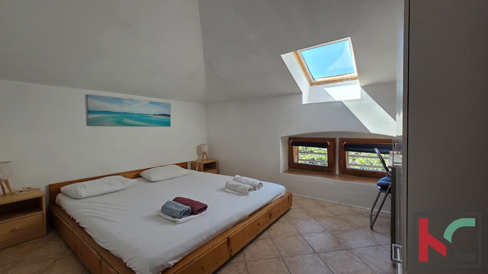 Pula&comma; Veruda&comma; appartamento con tre camere da letto 78&comma;75m2 su due piani