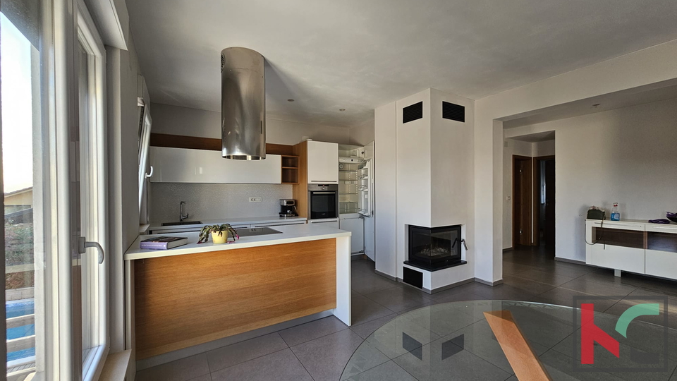 Pula&comma; dru&zcaron;inska hi&scaron;a s bazenom v mirnem delu mesta &num;prodaja