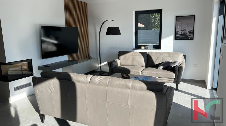 ISTRA, SVETVINČENAT, MODERNA VILA S BAZENOM #PRODAJA