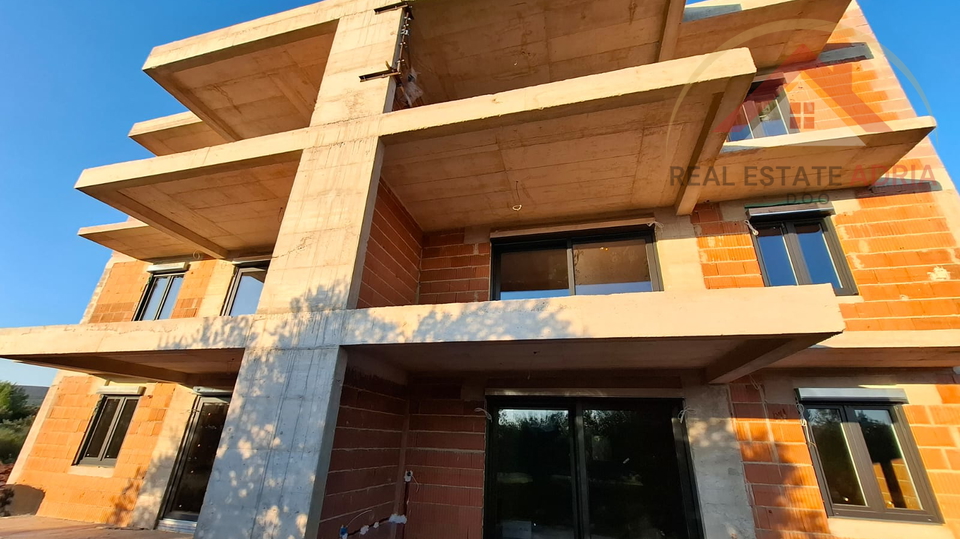 PENTHOUSE-Wohnung zum Verkauf mit Meerblick und Dachterrasse in Turnje, in der Nähe von Biograd na Moru, Gespanschaft Zadar