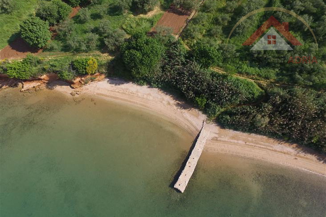 Ackerland zu verkaufen – Olivenhain 50 m zum Meer Biograd na Moru, Kroatien