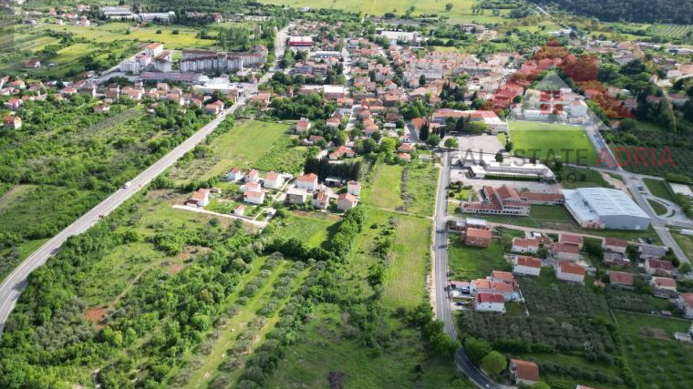 PRODAJE SE  atraktivno građevinsko zemljište u Benkovcu, Zadarska županija