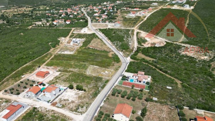 Baugrundstück zum Verkauf in Glavica, in der Nähe von Sukošan, Gespanschaft Zadar