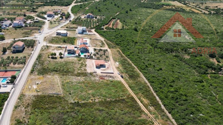 Baugrundstück zum Verkauf in Glavica, in der Nähe von Sukošan, Gespanschaft Zadar