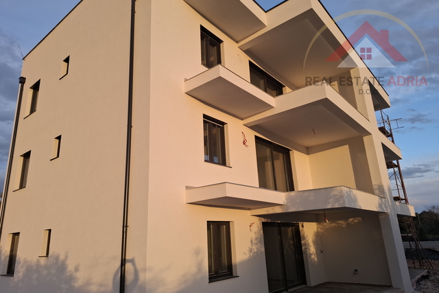Prodaje se PENTHOUSE stan sa pogledom na more i krovnom terasom u Turnju, blizu Biograda na Moru, Zadarska županija