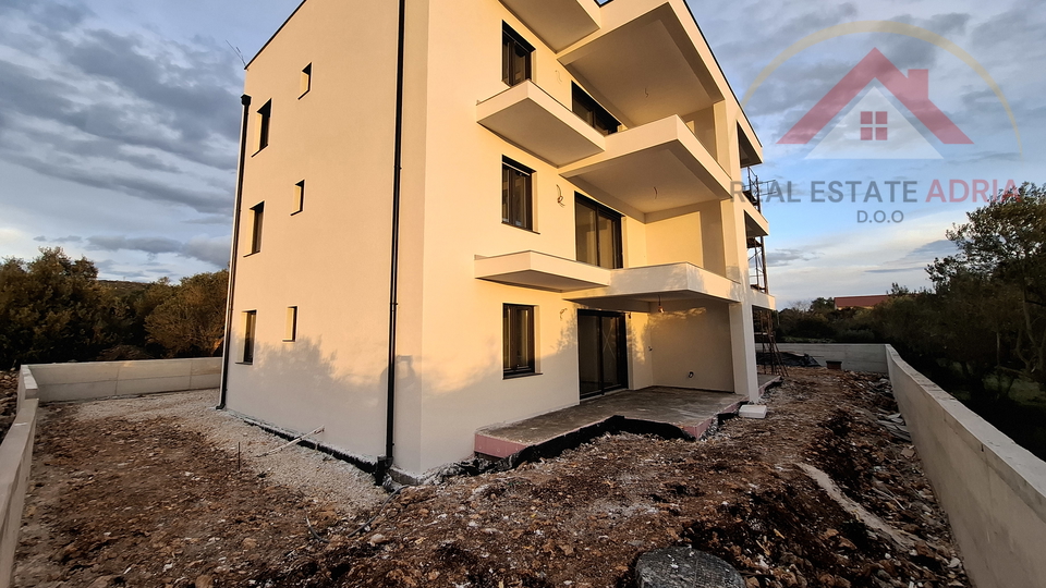 Prodaje se PENTHOUSE stan sa pogledom na more i krovnom terasom u Turnju, blizu Biograda na Moru, Zadarska županija