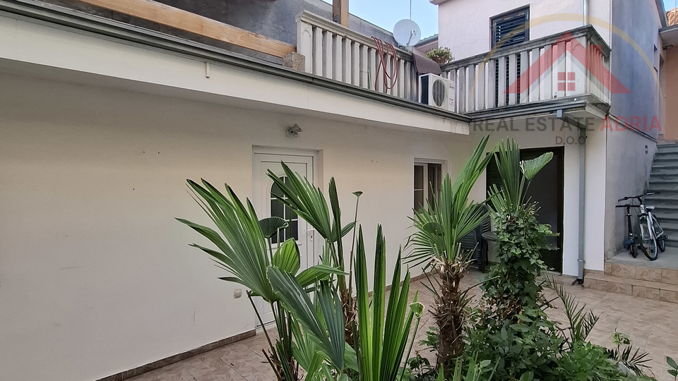 FOR SALE: House with three apartments and commercial space in the center of Biograd na Moru, Zadar County, Croatia