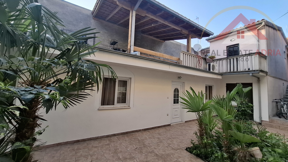 FOR SALE: House with three apartments and commercial space in the center of Biograd na Moru, Zadar County, Croatia