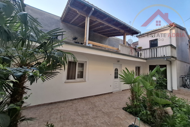 FOR SALE: House with three apartments and commercial space in the center of Biograd na Moru, Zadar County, Croatia