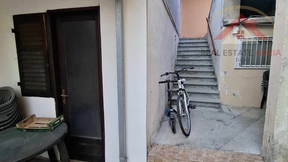 FOR SALE: House with three apartments and commercial space in the center of Biograd na Moru, Zadar County, Croatia