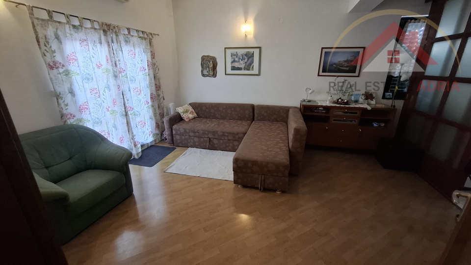 FOR SALE: House with three apartments and commercial space in the center of Biograd na Moru, Zadar County, Croatia