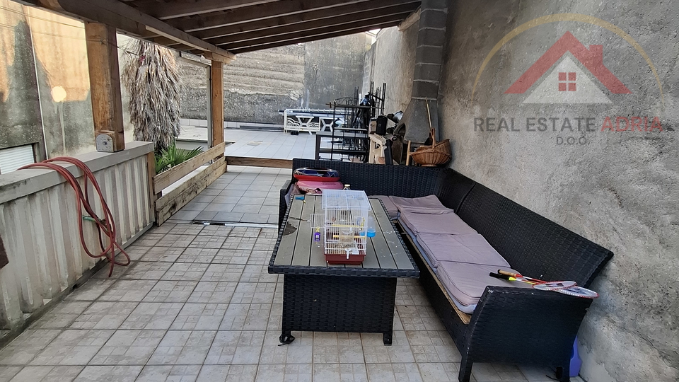FOR SALE: House with three apartments and commercial space in the center of Biograd na Moru, Zadar County, Croatia