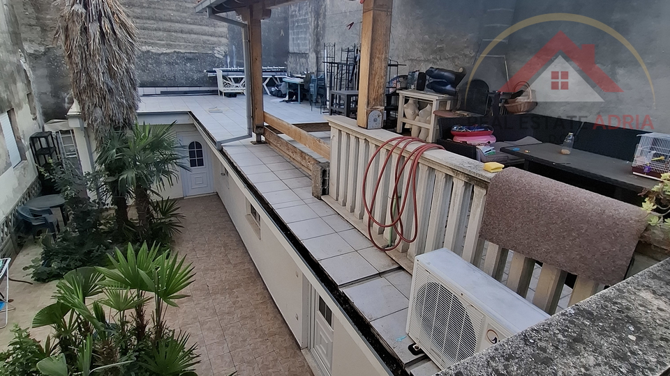 FOR SALE: House with three apartments and commercial space in the center of Biograd na Moru, Zadar County, Croatia