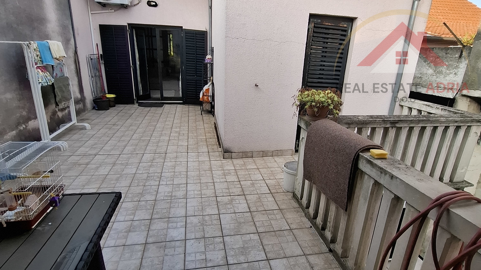 FOR SALE: House with three apartments and commercial space in the center of Biograd na Moru, Zadar County, Croatia