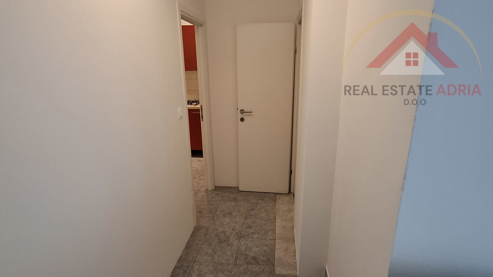 Langfristige Büroflächen zur Miete auf dem Markt im 1. Stock in Biograd na Moru, Gespanschaft Zadar