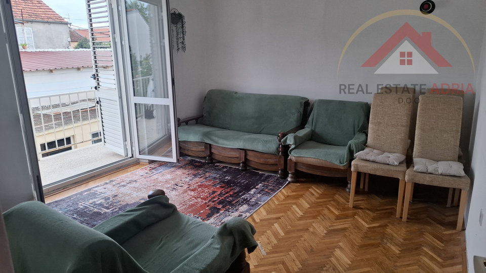 Ein Haus zum Verkauf in Biograd na Moru, nahe dem Strand und dem Zentrum, Gespanschaft Zadar, Kroatien