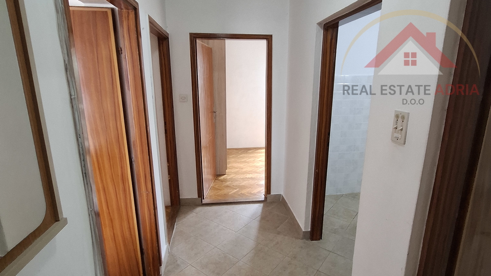 Ein Haus zum Verkauf in Biograd na Moru, nahe dem Strand und dem Zentrum, Gespanschaft Zadar, Kroatien