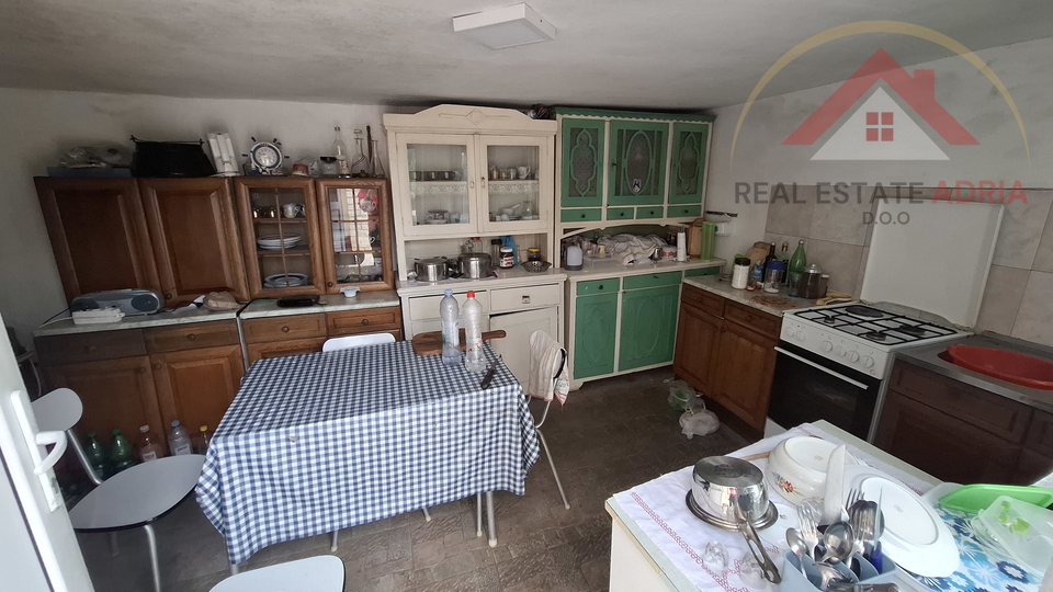 Ein Haus zum Verkauf in Biograd na Moru, nahe dem Strand und dem Zentrum, Gespanschaft Zadar, Kroatien