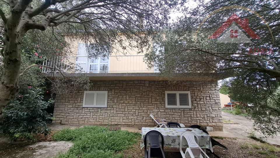 Ein Haus zum Verkauf in Biograd na Moru, nahe dem Strand und dem Zentrum, Gespanschaft Zadar, Kroatien
