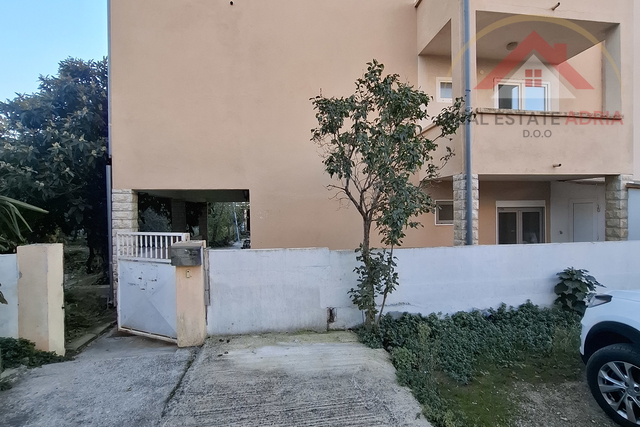House, 400 m2, For Sale, Biograd na Moru