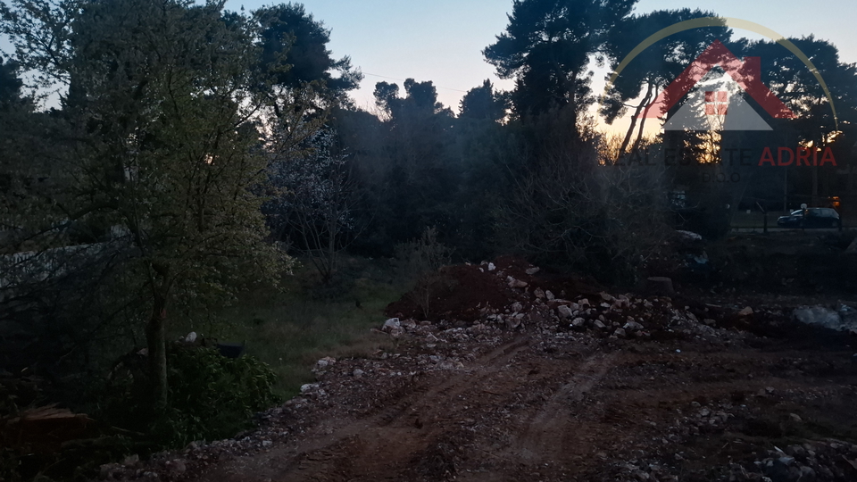 Prodaje se gra&dstrok;evinsko zemlji&scaron;te -Biograd na Moru&comma; mirna lokacija blizu centra i pla&zcaron;e