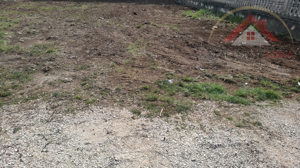 Prodaje se gra&dstrok;evinsko zemlji&scaron;te u Biogradu na Moru od 533 m2