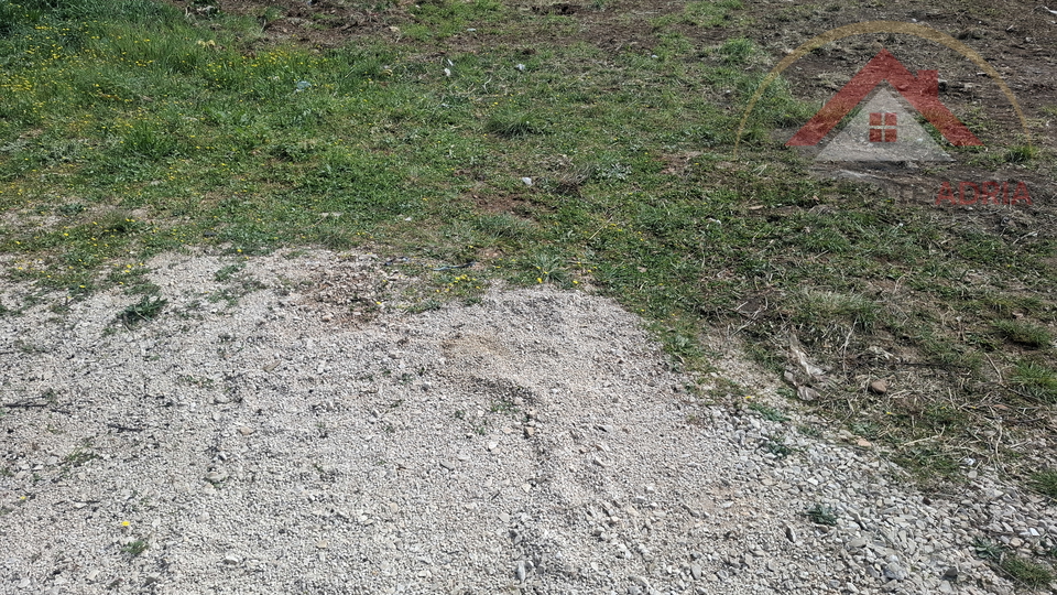 Prodaje se gra&dstrok;evinsko zemlji&scaron;te u Biogradu na Moru od 533 m2