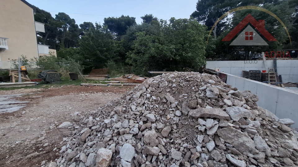 Prodaje se gra&dstrok;evinsko zemlji&scaron;te -Biograd na Moru&comma; mirna lokacija blizu centra i pla&zcaron;e
