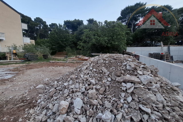 Prodaje se građevinsko zemljište -Biograd na Moru, mirna lokacija blizu centra i plaže