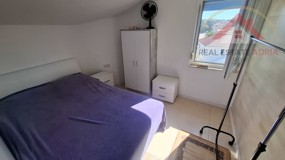 Prodaje se dvosobni stan na drugom katu Biograd na Moru